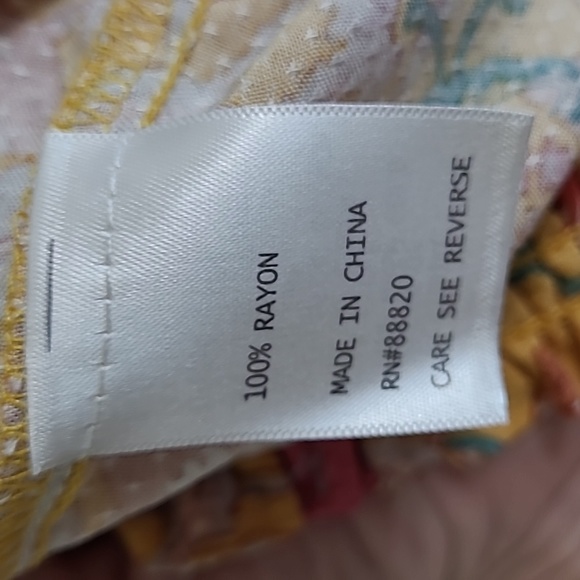 Cupcakes and Cashmere Yellow Pink Floral Elastic Neckline Blouse Small - Picture 10 of 12